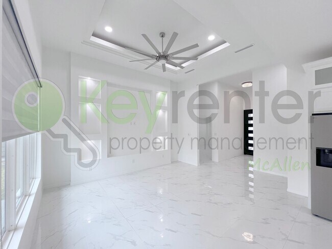 Building Photo - Stunning - 3 b/2.5 bath Home - Don't Miss Out!