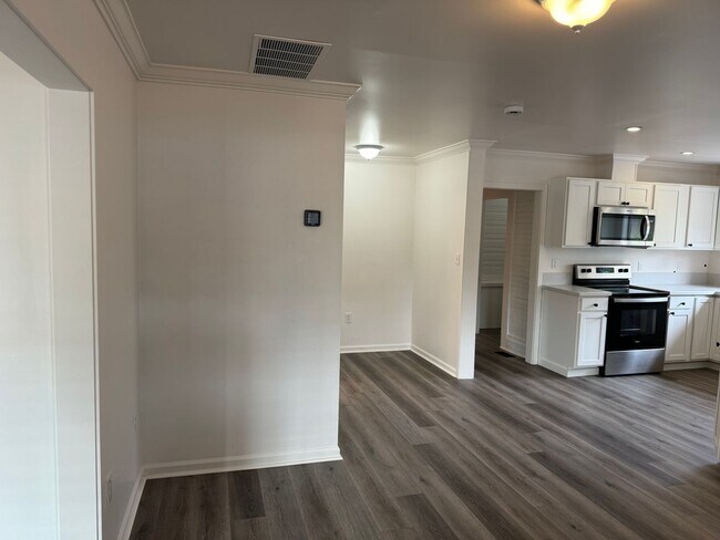 Building Photo - Updated 3 bedroom 2 bathroom duplex in his...