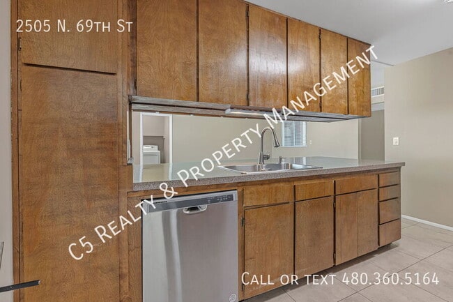 Building Photo - 2505 N 69th St
