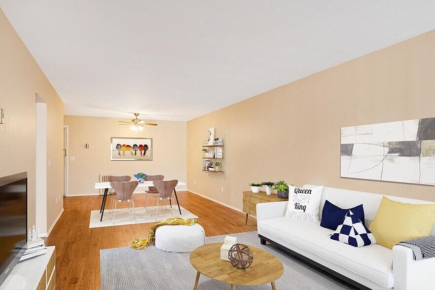 Primary Photo - Country Club Gardens