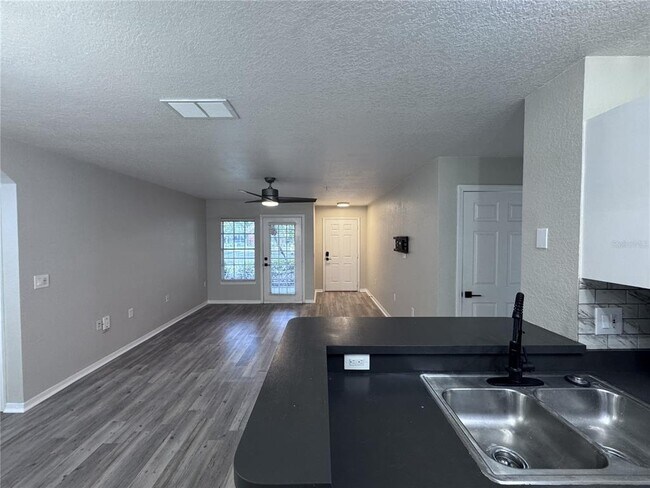 Building Photo - 8932 Manor Loop