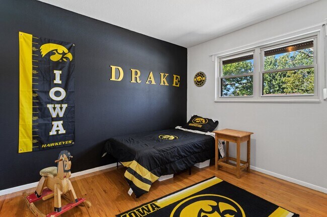 Building Photo - 4 Bed 2 Bath Near Fort Carson!