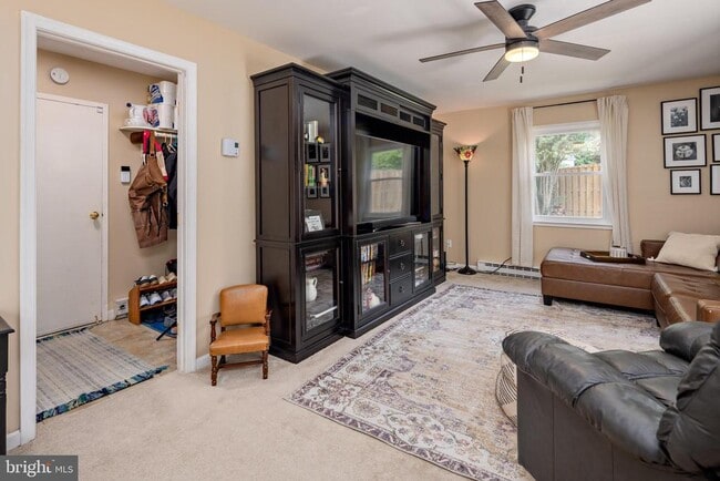 Building Photo - 15005 Narrows Ln