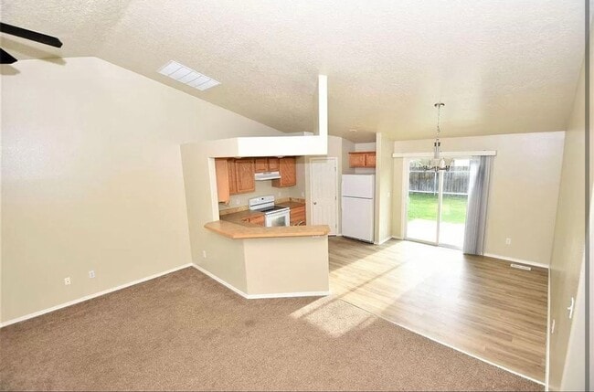 Building Photo - 3341 N Maplestone Ave