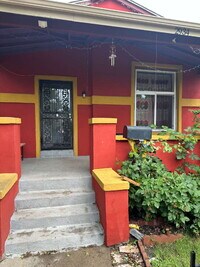 Building Photo - Classic Denver Home: 3 Beds, Updated Kitchen, Private Yard, Parking