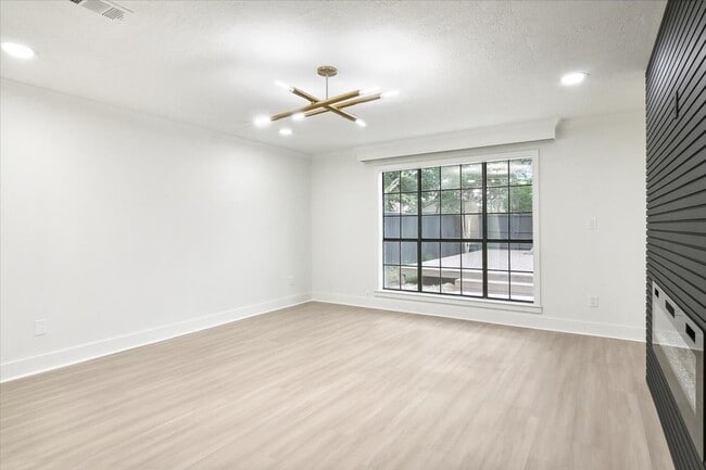 Building Photo - 4360 Thomas Ln
