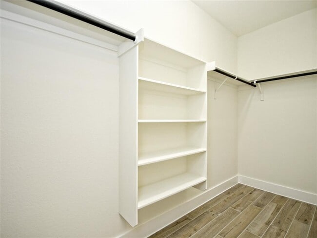 Building Photo - 408 Parkline Dr