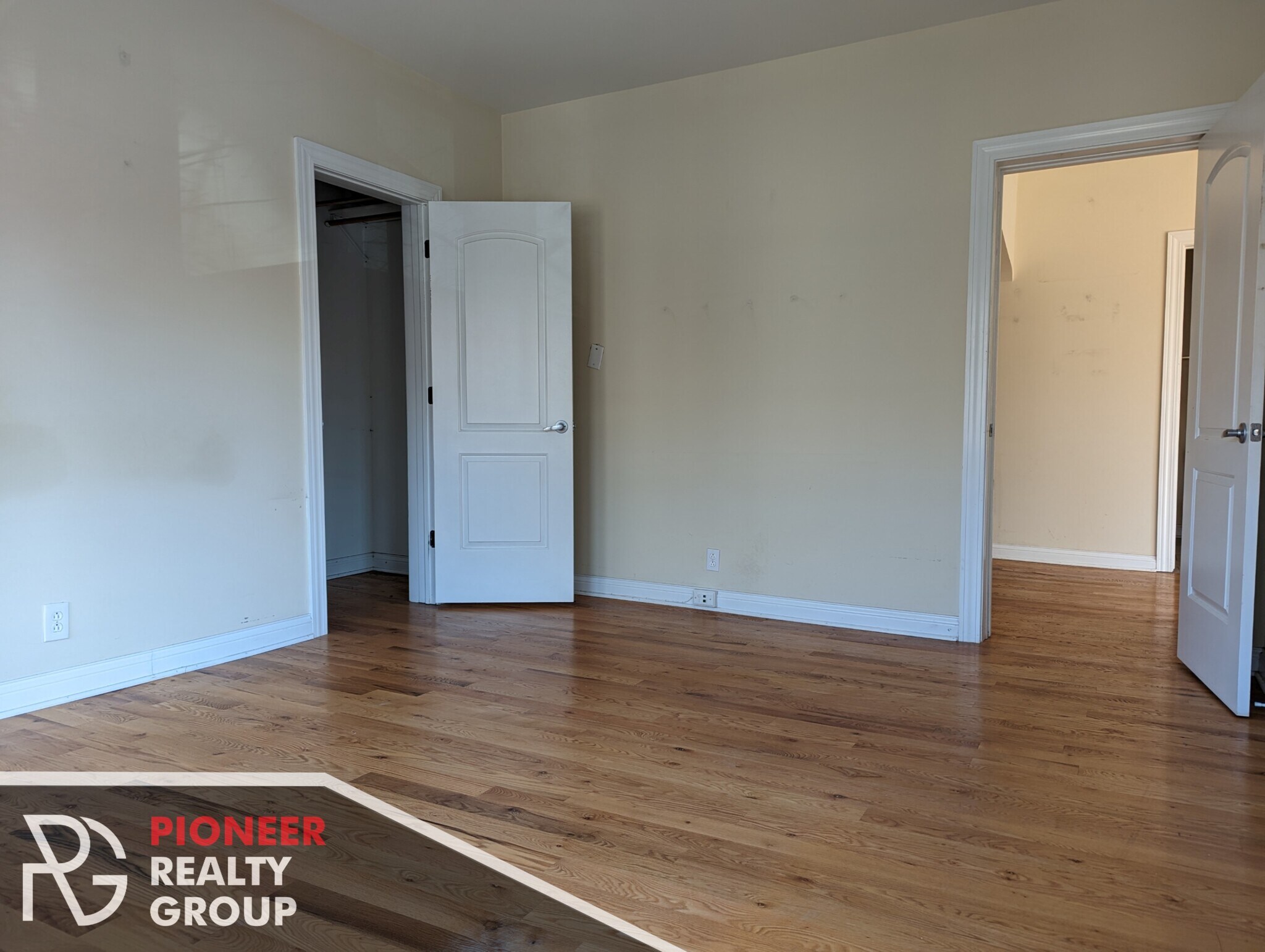 Building Photo - 4409 N Wolcott Ave