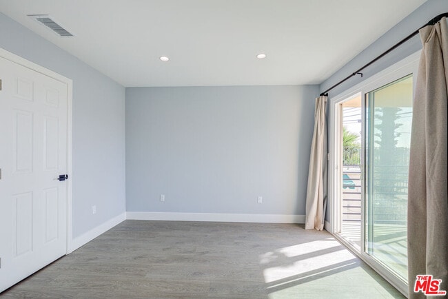 Building Photo - 355 Panama Ave