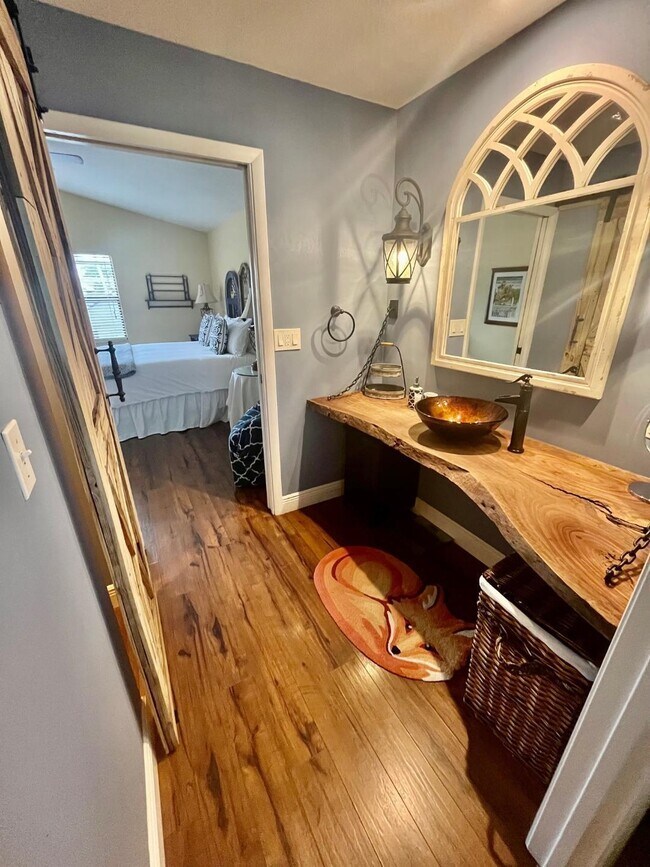 Building Photo - 2575 Bedford Mews Dr