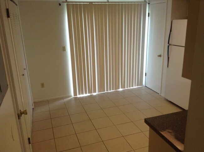 Building Photo - Great 2 Bed/ 1.5 Bath Very Close to UCF!