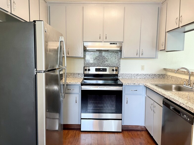 Building Photo - Lund Garden Apartments