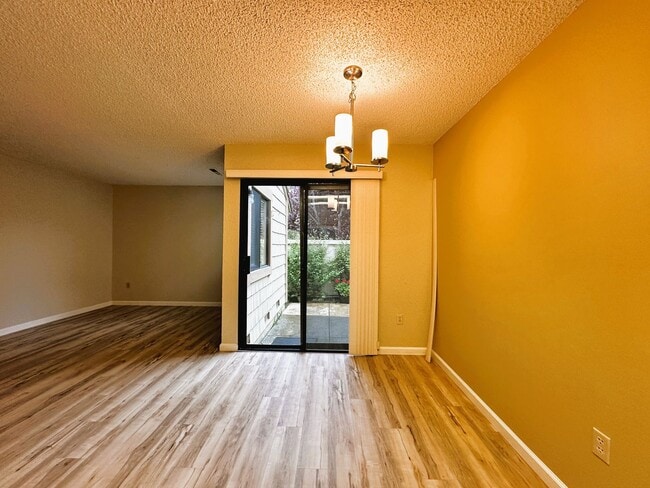 Building Photo - 180 Park Place Dr