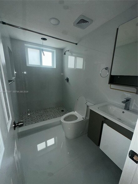 Building Photo - 8125 Hawthorne Ave