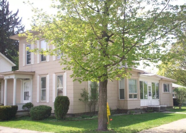 Building Photo - 319 N Warren Ave