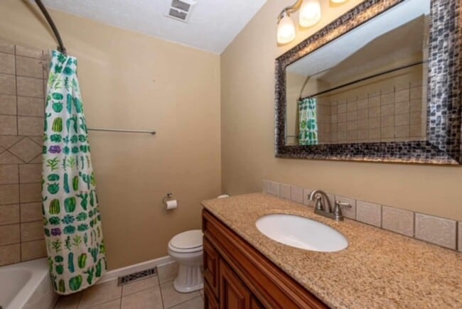 Building Photo - 2620 Lesa Ln