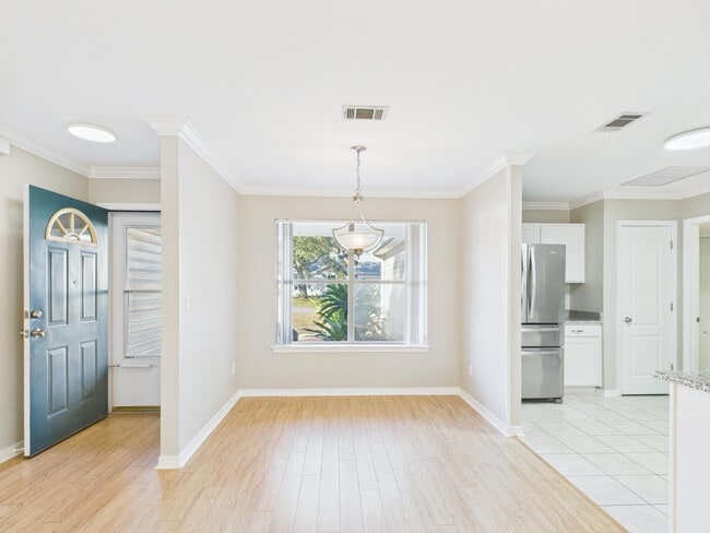 Building Photo - 1912 Spiller Way