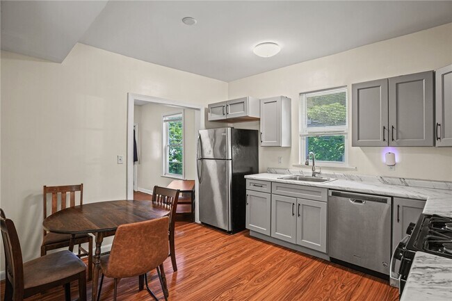 Building Photo - 407 S Aurora St