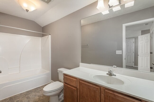 Building Photo - NASHVILLE! Inviting 2 Bedroom 2.5 bath Con...