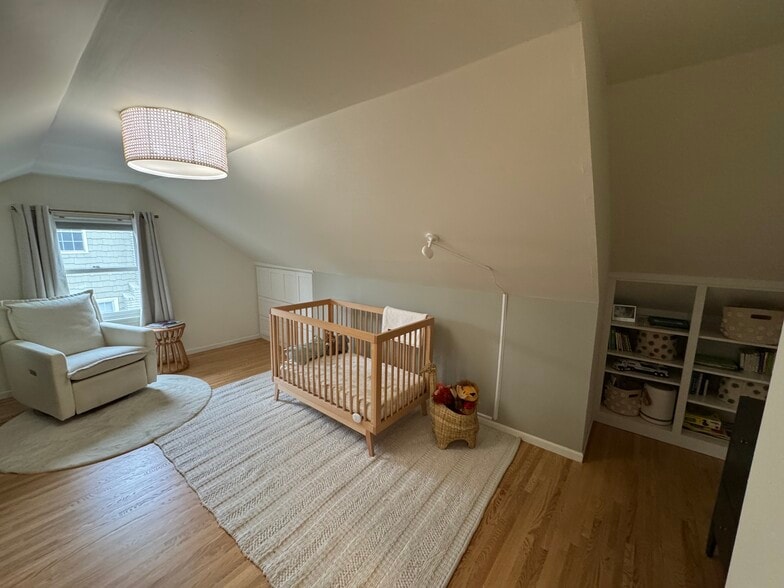 upstairs bedroom - 3810 Huntington Ave