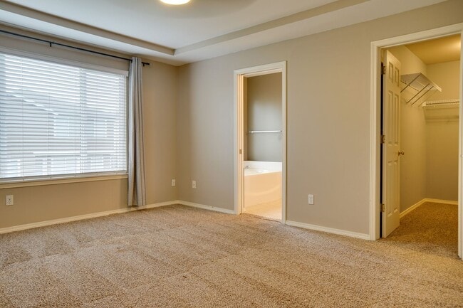 Building Photo - Lakeland Hills 2 Story