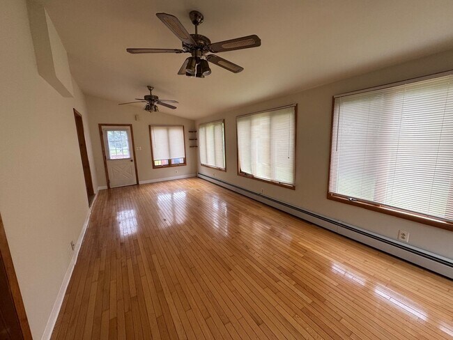 Building Photo - Lower Gywnedd 3 Bedroom 1.5 Bath Colonial in Penllyn Pa $2,750/month