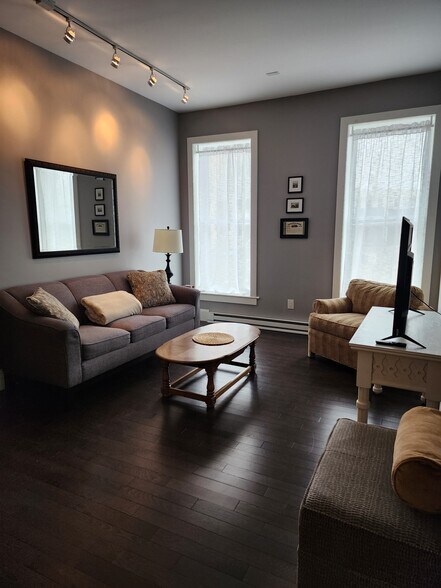 Building Photo - 432 E Main St