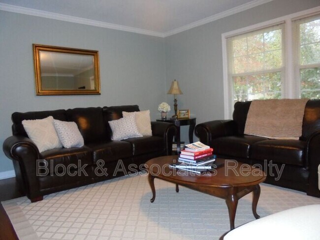 Building Photo - 2314 Dover Pl