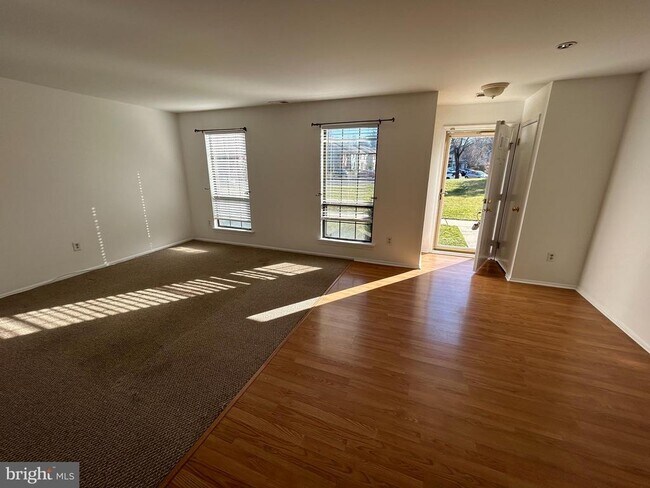 Building Photo - 25 Wyndham Pl