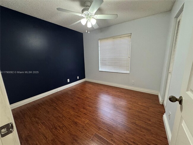Building Photo - 4321 Willow Ridge Dr