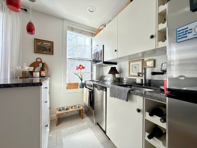 Building Photo - 62 Melrose St