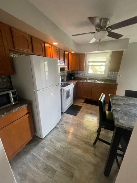 Building Photo - 1024 N Jefferson St