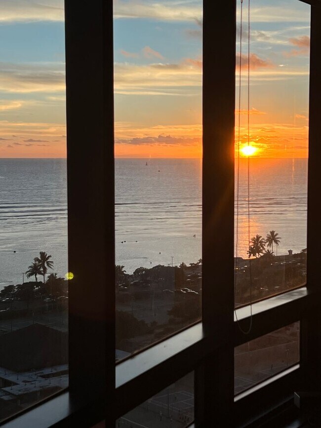 Building Photo - Luxury Unfurnished 2BR/2BA at Nauru Tower (Ala Moana/Kakaako)