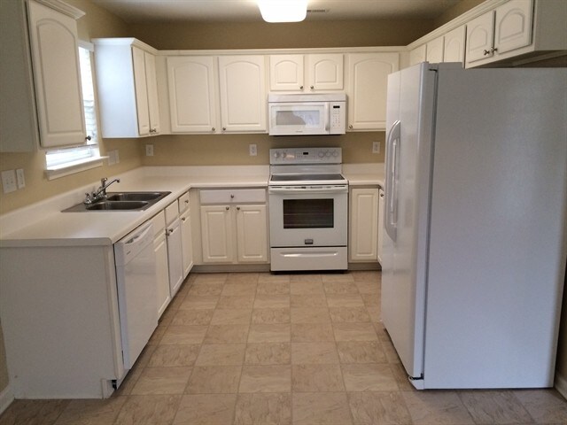 Building Photo - 120 Birch Hill Ct