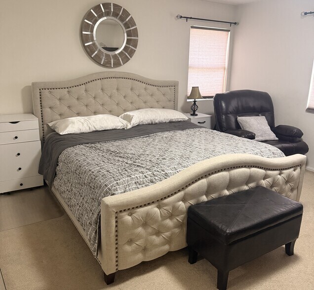 PRIMARY ROOM - 8554 Burnet Ave