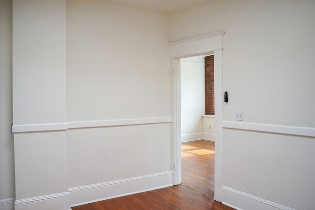 Building Photo - 1008 N Killingsworth St
