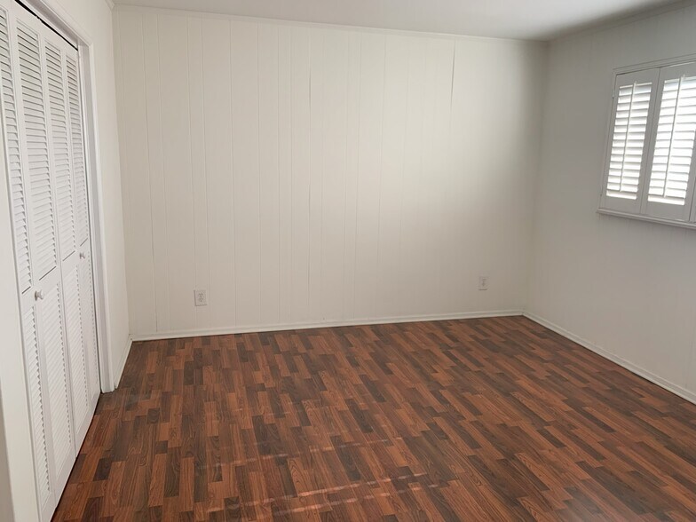 Building Photo - 1055 S Holt Ave