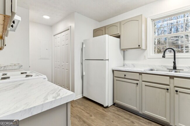 Building Photo - 410 Shenandoah Ct