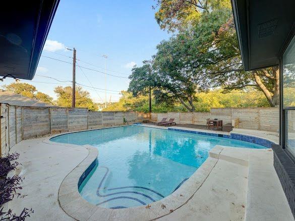 Building Photo - 9667 Timberleaf Dr