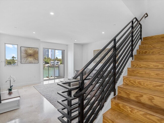 Building Photo - 155 N Shore Dr