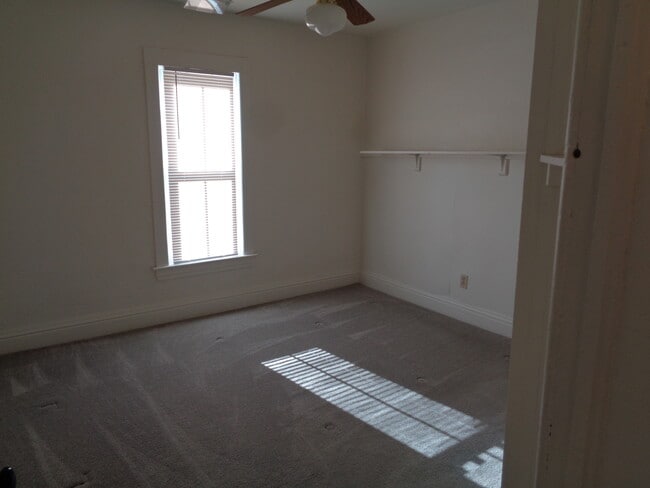 Building Photo - 424 E Prairie St