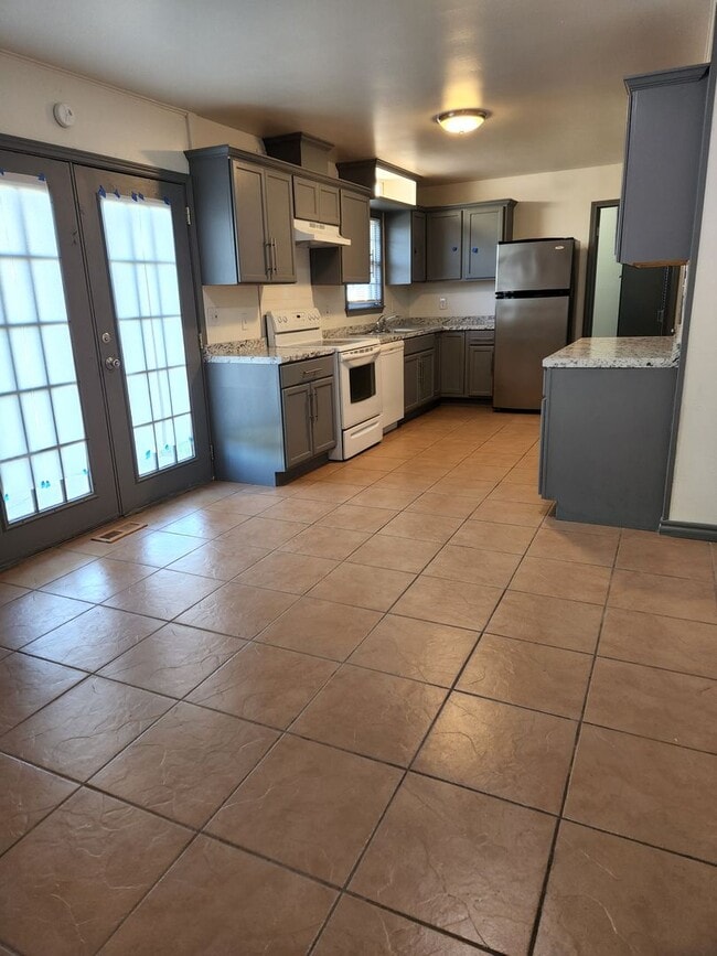 Building Photo - Cute Ranch-Style Home On Oversized Corner ...