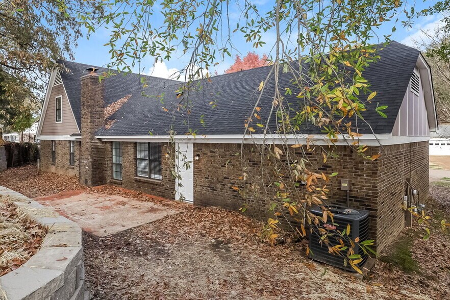 Building Photo - 8163 Cairn Dr