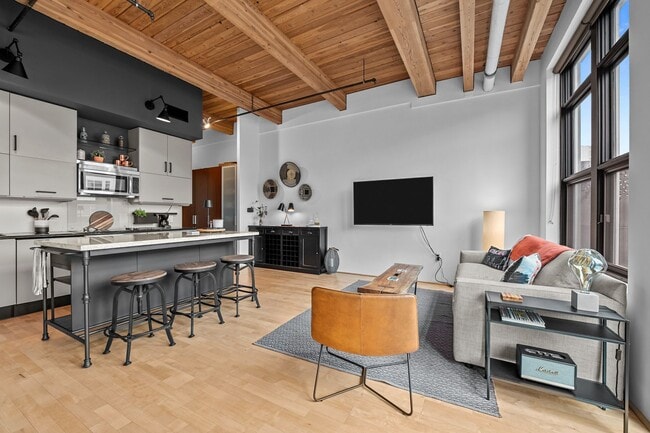 Building Photo - Gorgeous One Bedroom Luxury Condo in Ballp...