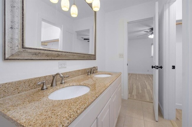 Building Photo - 8525 Maine Dr