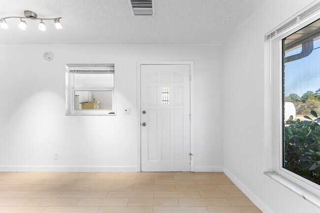 Building Photo - 7643 Overlook Rd