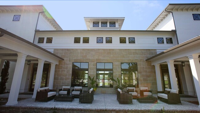 Building Photo - Beautiful four bedroom in Oyster Point - M...