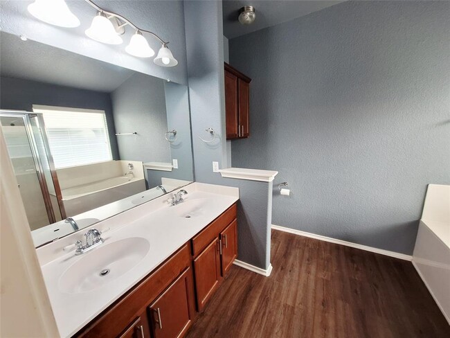 Building Photo - 325 Comal Run