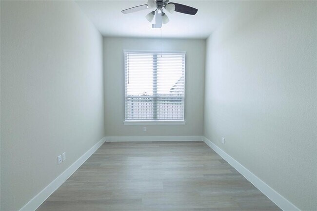Building Photo - 2204 Inglenook Grv Dr