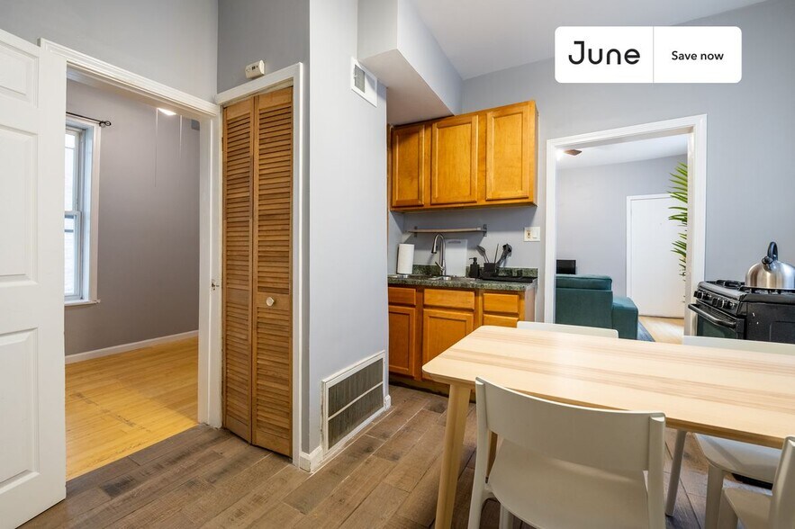 Building Photo - 2611 W Armitage Ave